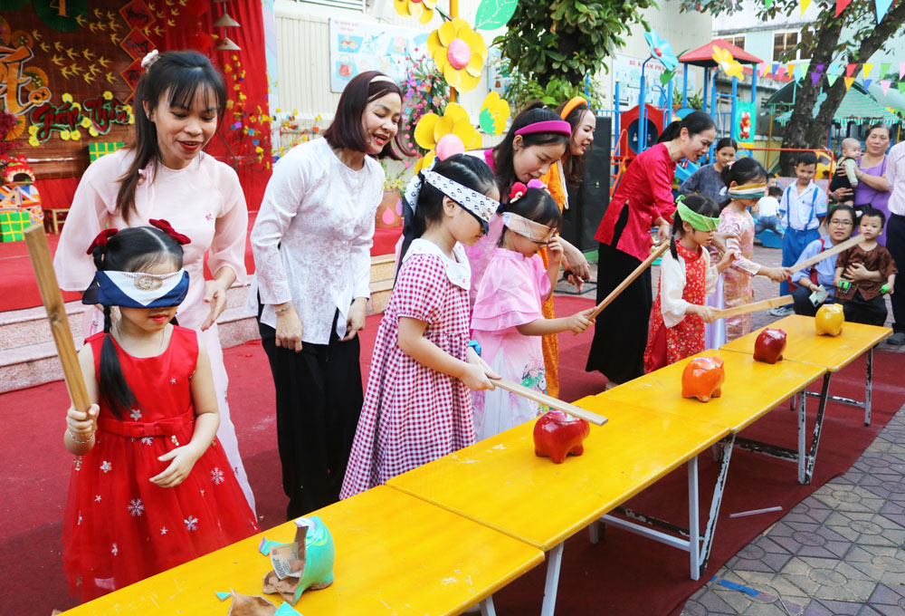 Trường Mầm non Hoa Mai tổ chức các hoạt động vui Xuân, đón Tết cho trẻ mầm non