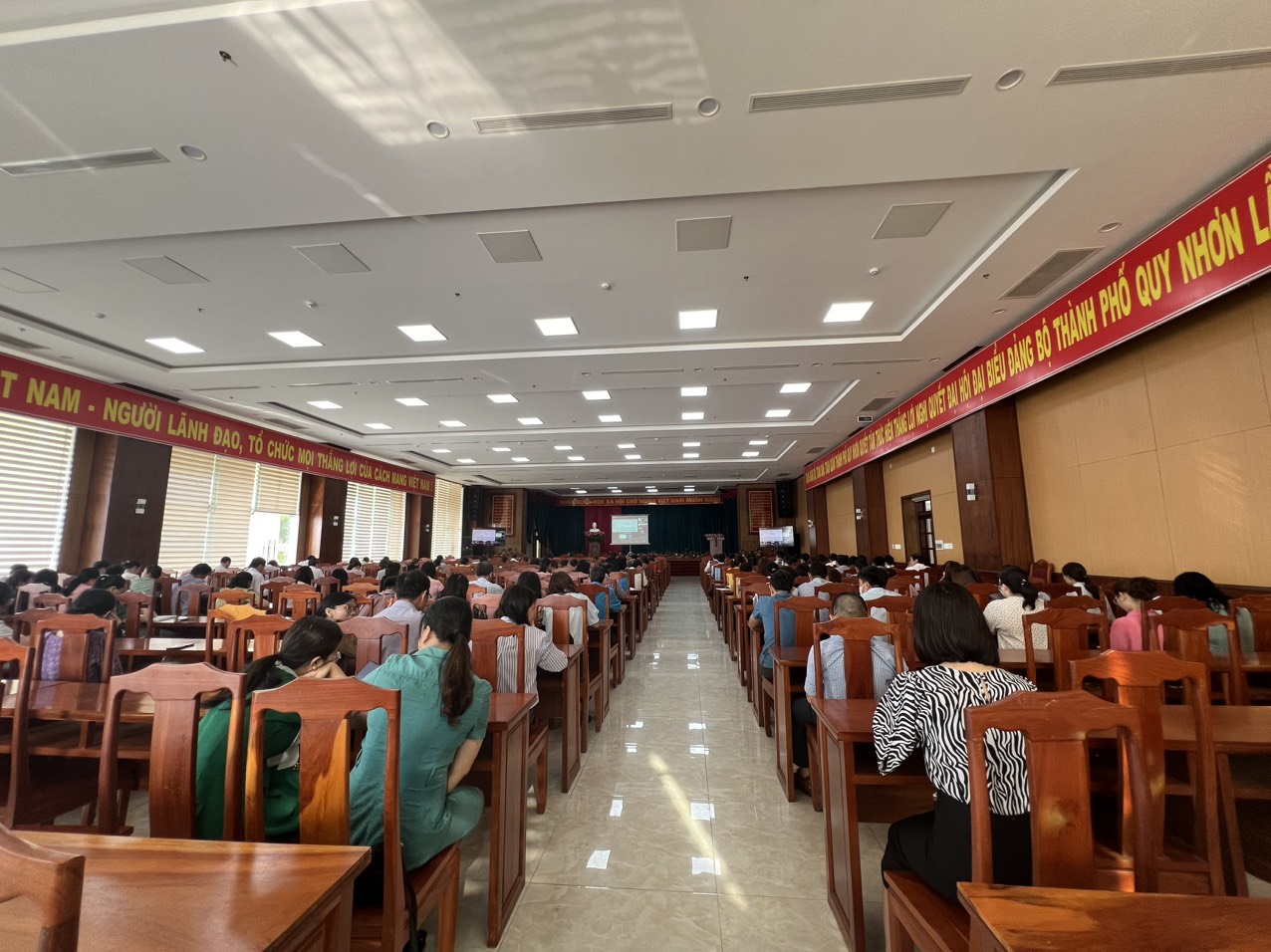 Liên đoàn Lao động thành phố Quy Nhơn tham dự Hội nghị trực tuyến chuyên đề 2024-2025