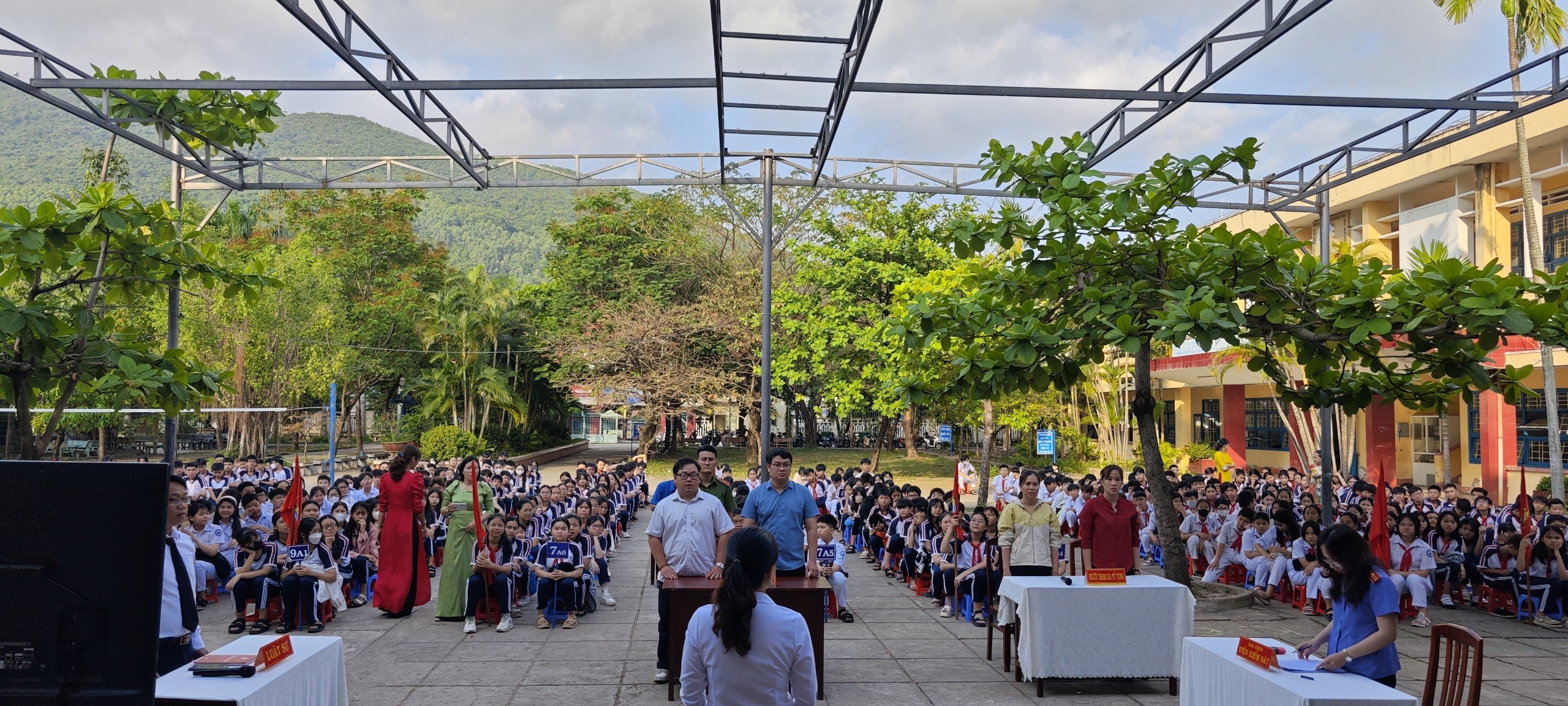 Công đoàn Viện KSND TP Quy Nhơn tổ chức tuyên truyền pháp luật cho học sinh